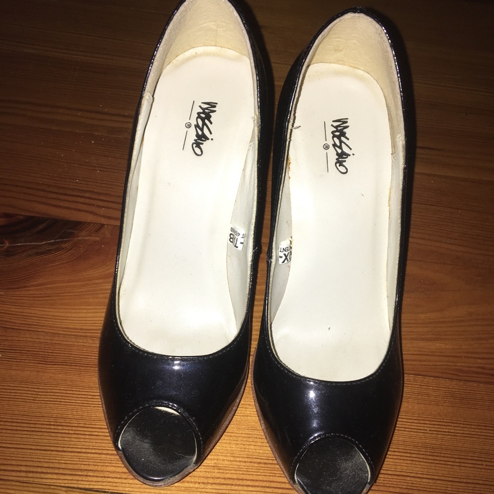 Size 6: Mossino heels 👠